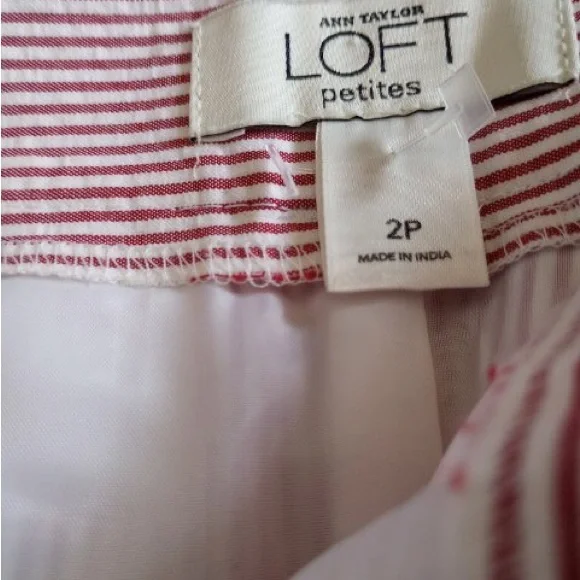 LOFT Mini Skirt. Size 2P. - Picture 3 of 9